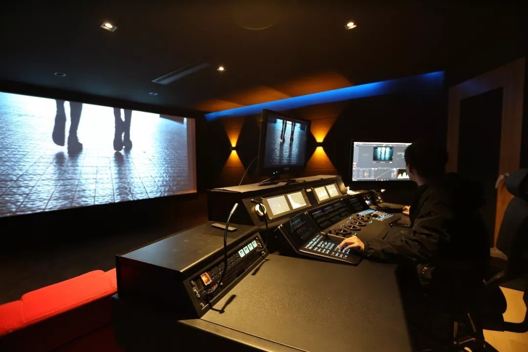 RGBworks Studio 以DaVinci Resolve及專業調色臺為核心，打造高端調色系統與電影制作生態